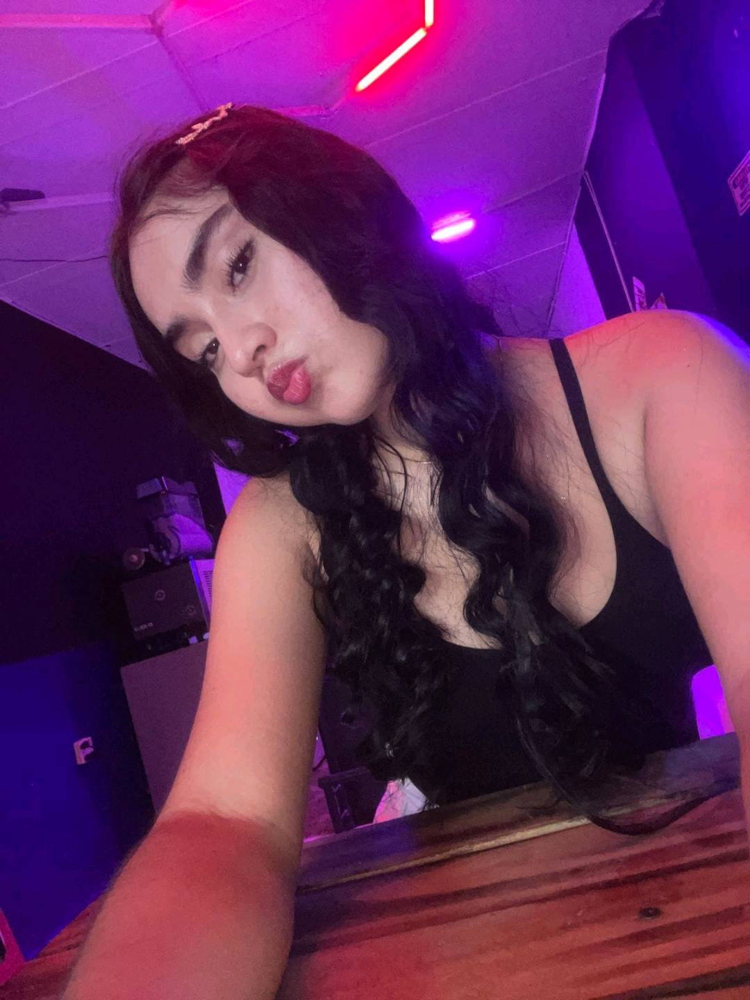 Niki from Colombia, online on Okedoo for a video chat with strangers